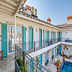 Avlu Alaçatı Butik Otel